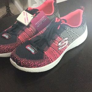 Women’s NWT Skechers Shoes Size 10